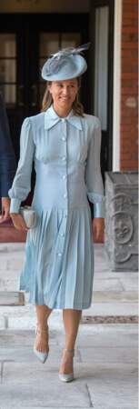 Baptême du prince Louis le 9 juillet 2018 : Pippa Middleton en robe Alessandra Rich bleu pastel