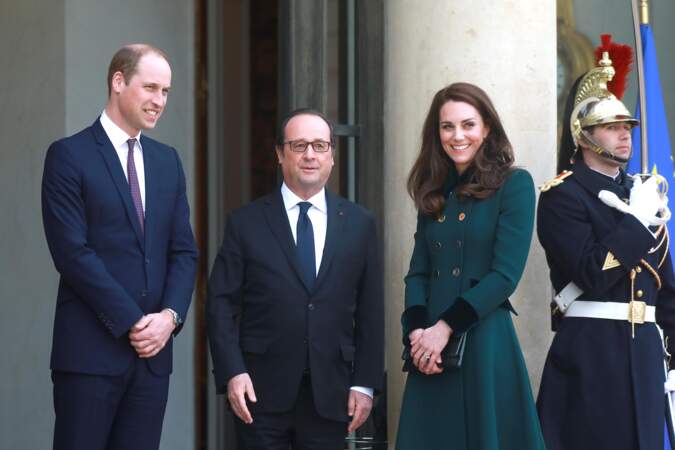  Kate Middleton et le prince William accueillis par François Hollande à l’Elysée