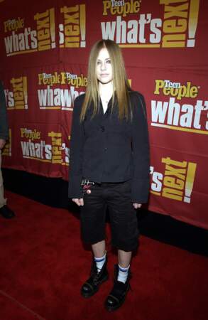 Les évolutions look des popstars : Avril Lavigne en mode écolière boudeuse