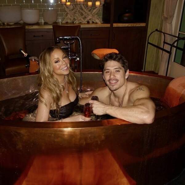 Mariah Carey s’éclate dans son bain avec un bikini en cristal vraiment très bizarre