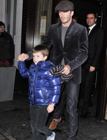 David Beckham avec son fils Cruz à la sortie du restaurant vendredi soir