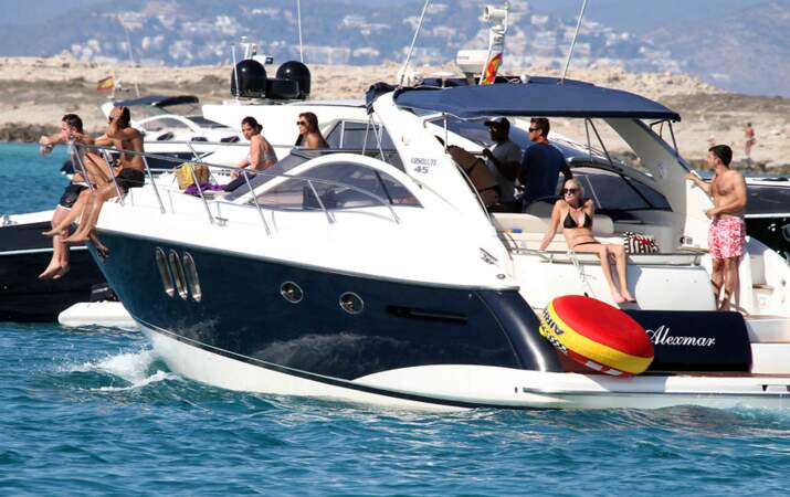 Nicole Scherzinger et ses amis sont sur un bateau...