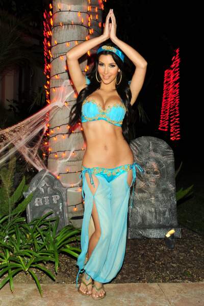 Halloween et les stars : Kim Kardashian en Princess Jasmine sexy