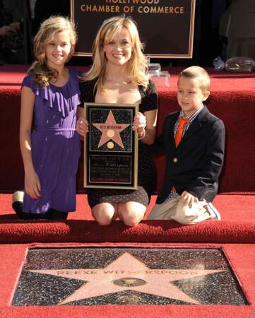 Reese Witherspoon entourée de ses enfants Ava et Deacon en 2010