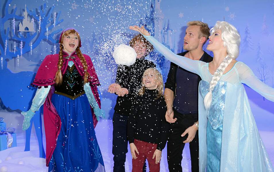 Jérémy Renier et ses enfants découvrent les pouvoirs d'Elsa