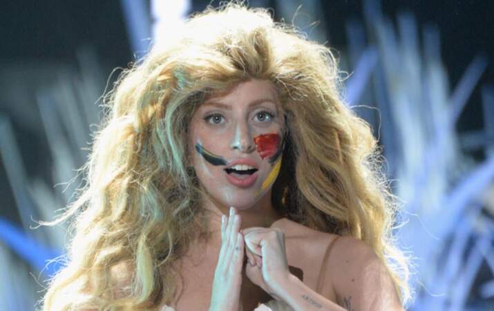 10. Malgré son opération de la hanche, Lady Gaga a gagné 80 millions de dollars cette année.