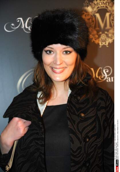 Après sa destitution en tant que Miss Paris 2009, Kelly Bochenko a intégré la saison 3 de La Ferme Célébrités