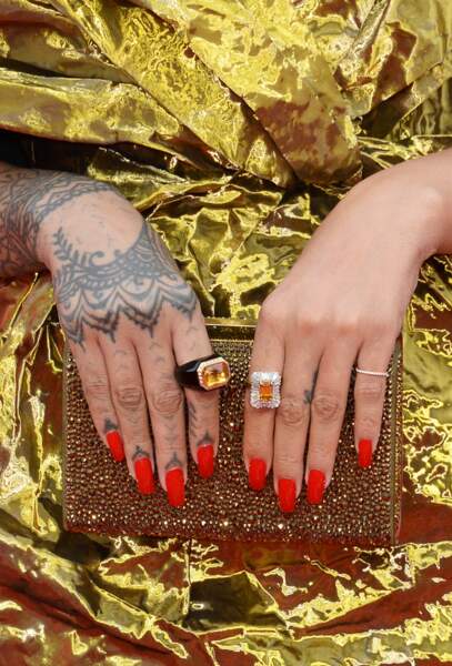 Les tatouages aux doigts de Rihanna
