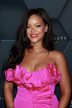 1) Rihanna : fortune estimée à 600 millions de dollars