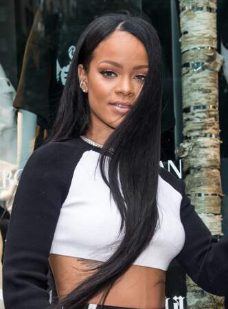 Rihanna avec les cheveux longs