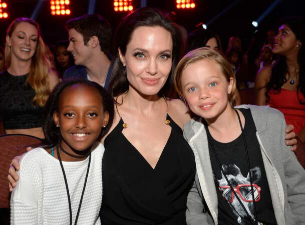L'actrice accompagnée de deux de ses filles à la soirée de remise des Kids Choice Awards 2015