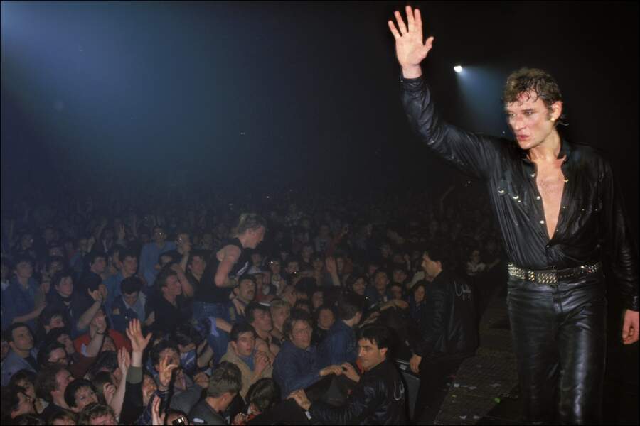 Johnny Hallyday sur la scène du Zénith en 1985