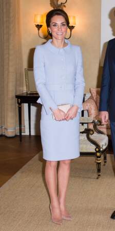 La garde robe de Kate Middleton en 2016 : Tailleur Catherine Walker, 2 000 livres