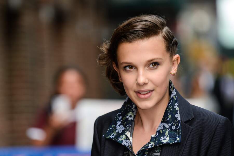 10 coiffures pour cheveux courts - Millie Bobby Brown
