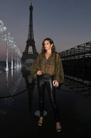 Cindy Crawford au défilé Saint Laurent à la fashion week de Paris, le 25 septembre
