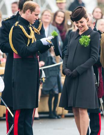 C'est le bouquet qui réjouit Kate ou son bébé se serait-il manifesté ? 