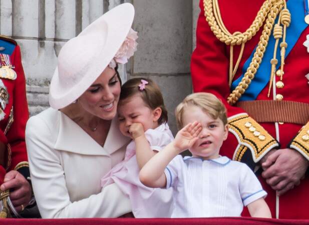90 ans d'Elizabeth II : sauf que du coup c'est Charlotte qui s'est mise à pleurer