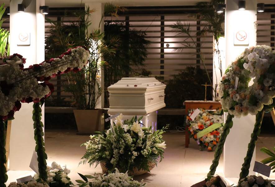 La veillée du cercueil de Johnny Hallyday au funérarium de Saint-Barthélemy 
