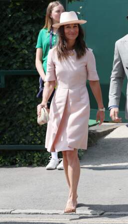 Pippa Middleton et sa robe rose poudrée girly