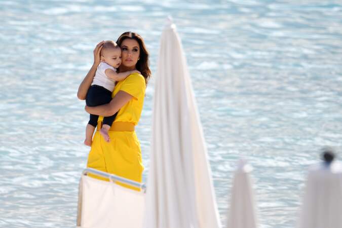 Cannes 2019 : Eva Longoria et son fils à la plage