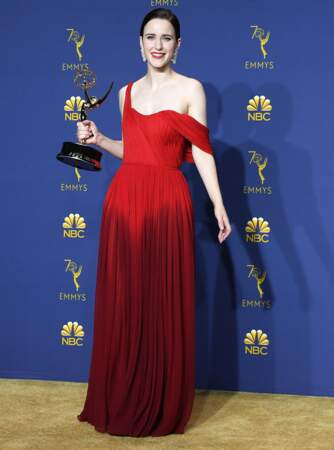 Les don'ts des Emmy Awards  : Rachel Brosnahan