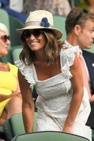 Pippa Middleton, enceinte et souriante, dévoile son baby bump à Wimbledon 