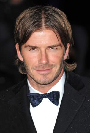David Beckham en 2010: raie au milieu + noeud pap'= look de premier de la classe