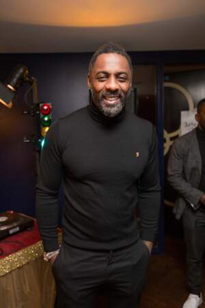 Quand Idris Elba enfile un pull moulant, ce sont tous ses fans qui sont ravis !