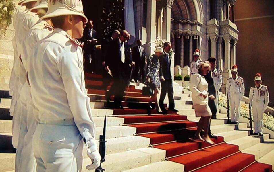 sur les marches de la cathédrale de Monaco