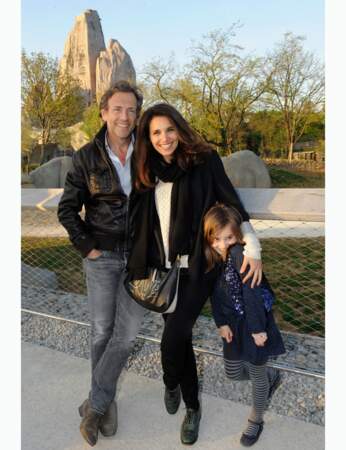 Belle photo de famille pour Stéphane Freiss, avec sa femme et ses enfants