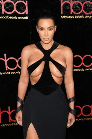 Kim Kardashian : sa robe très sexy aux Hollywood Beauty Awards