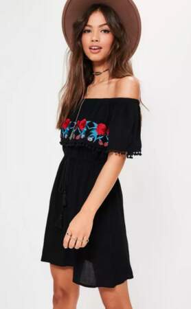 Robe noire brodée, Missguided, 52,50€
