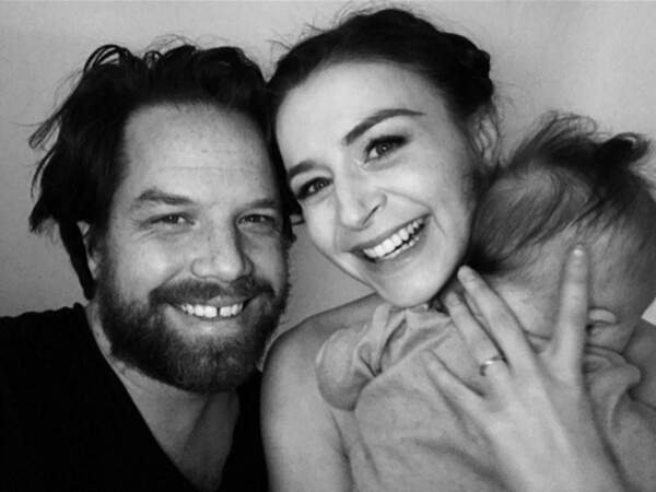Grey’s Anatomy - dans la vie, Caterina Scorsone est mariée depuis 2009 avec Rob Giles, le père de ses 2 enfants