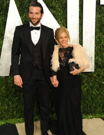 Bradley Cooper et sa maman à l'after party Vanity Fair des Oscars le 24 février 2013