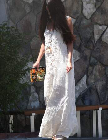 Selena Gomez assume un look hippie, super tendance l'été (festival, Woodstock, tout ça...)