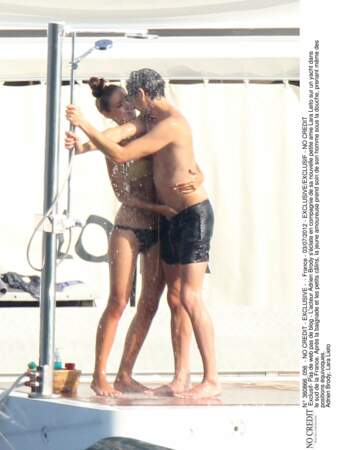 C'est l'amour à la plage : Adrien Brody et Lara Leito 