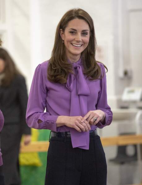 Kate Middleton a mis son chemisier Gucci à l'envers !