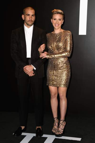 Février 2015 : Scarlett Johansson et Romain Dauriac à un défilé de mode, l'actrice affiche sa nouvelle coupe