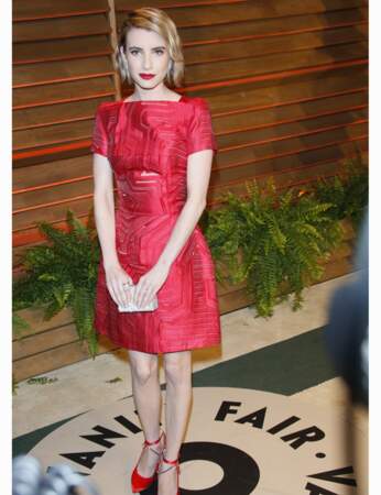 Emma Roberts, mignonne dans sa petite robe rouge (mars 2014)