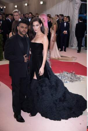 Bella Hadid et son fiancé The Weeknd tous deux en Givenchy