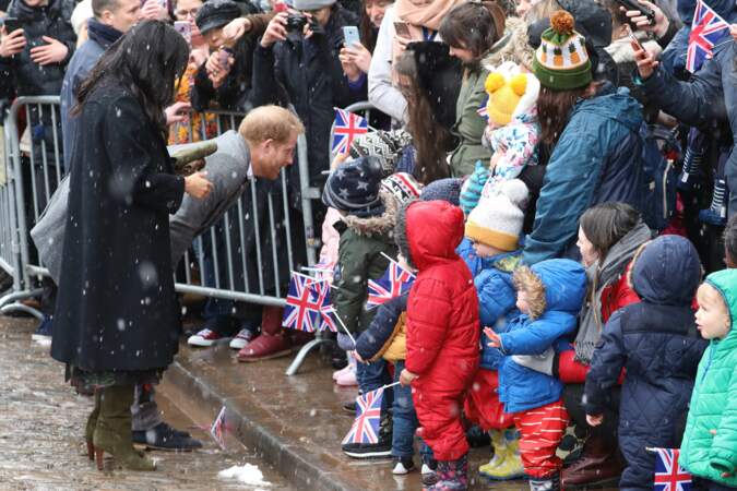 Meghan Markle et le prince Harry très attendris par de jeunes fans