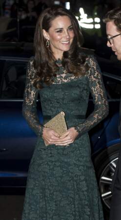 La dentelle colorée de Kate Middleton.