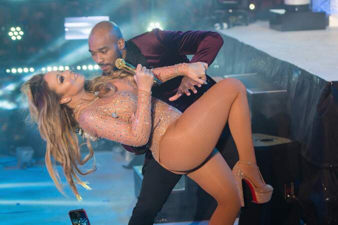 Mariah Carey s’essaie au sport en soutien-gorge, résille et talons hauts, c’est ridicule