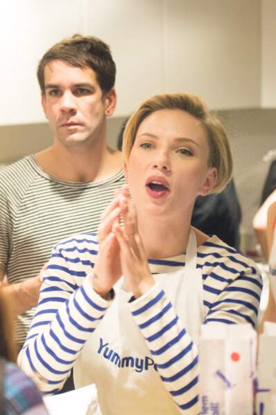 Octobre 2016 : Romain Dauriac et Scarlett Johansson font bonne figure à l'inauguration de Yummy Pop à Paris