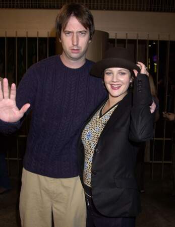 Plus tard, Drew mis la bague au doigt de Tom Green. Mariés en juillet 2001, il demanda le divorce en décembre 2001.