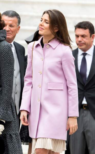 Charlotte Casiraghi radieuse dans son petit manteau rose