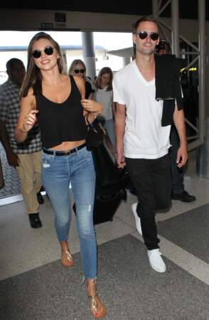 Miranda Kerr et Evan Spiegel arrivent à l'aéroport de Los Angeles