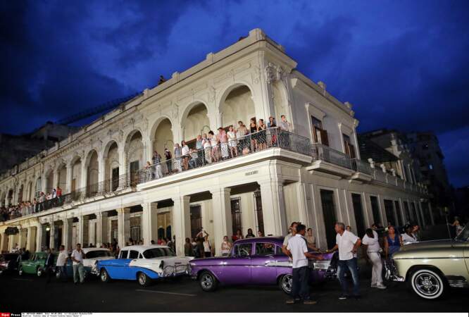 Défilé Chanel à Cuba : c'est depuis leurs balcons que les habitants de La Havane ont pu assister au show