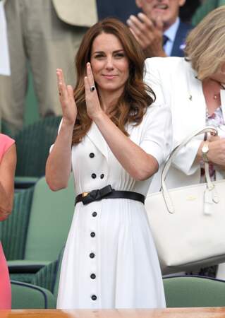 Kate Middleton avec sa robe patineuse blanche estivale 