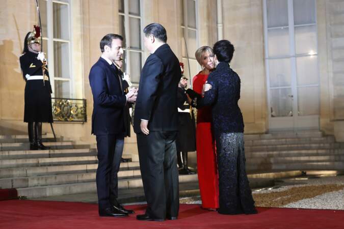 Emmanuel et Brigitte Macron reçoivent Xi Jinping et Peng Liyuan à l'Elysée